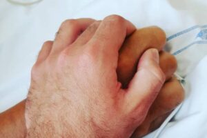 “Io questa mano non la lascio”, il commovente messaggio di Niccolò Zanardi al padre Alex