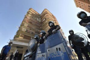 Caso Mondragone, il fallimento del masterplan di De Luca Caso Mondragone, il fallimento del masterplan di De Luca