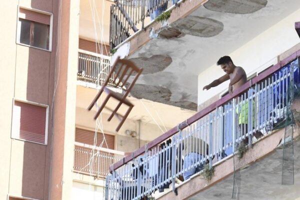 Coronavirus, ministero della Salute ‘inchioda’ De Luca: 24 casi in Campania, zona rossa prorogata a Mondragone