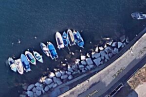 Ragazza spinta dal fidanzato sugli scogli di Nisida: “condizioni stabili ma resta in pericolo di vita”