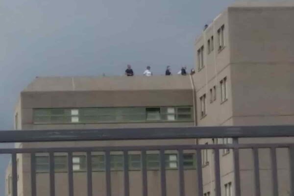 Santa Maria Capua Vetere, il racconto di un detenuto: “Sono entrati in cella con i manganelli…” Santa Maria Capua Vetere, il racconto di un detenuto: “Sono entrati in cella con i manganelli…”