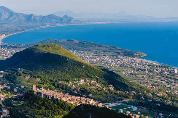 Rilancio del litorale domitio, a luglio l’ok della Regione al progetto