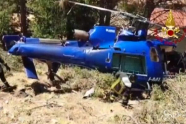 Palermo: elicottero precipita e si schianta contro una roccia, il pilota rimasto ferito nell’impatto
