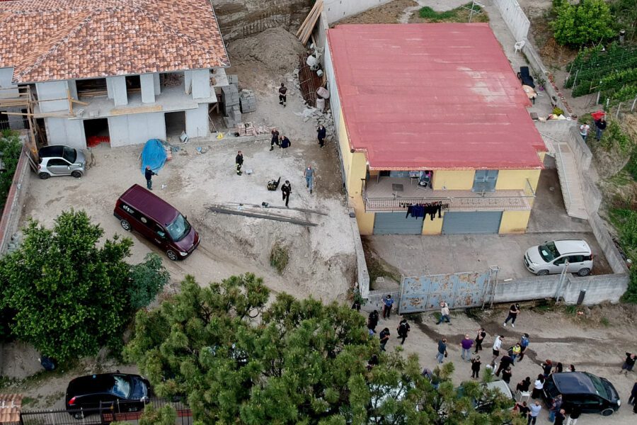 Napoli non è solo Chiaia, i morti di Pianura inchiodano la città