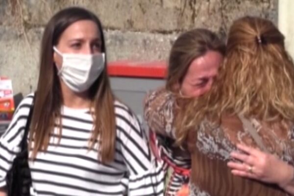 Crollo muro, morti due operai: la disperazione dei parenti