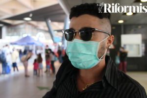 Riaperture tra regioni, arrivano a Napoli i primi passeggeri: “Ci hanno fatto più controlli qui”