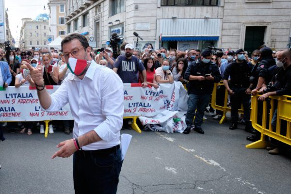 Mattarella chiede unità, Salvini scende in piazza