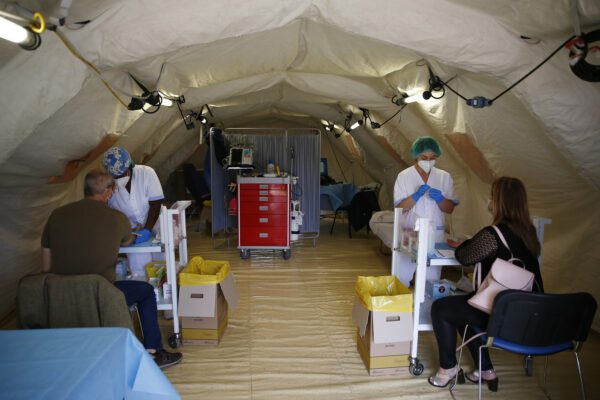 Coronavirus, solo 26 i decessi: in Lombardia l’85% dei nuovi contagiati