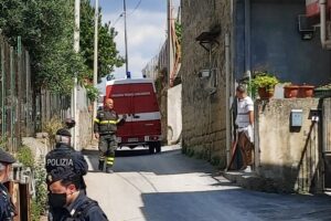 Dramma a Napoli, crolla muro di contenimento: morti due operai