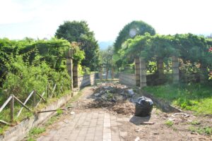 Napoli, il trionfo del degrado: 53 giardini versano in condizioni pietose
