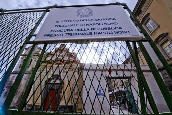 Accusato di maltrattamenti in famiglia, detenuto tenta il suicidio in Tribunale Accusato di maltrattamenti in famiglia, detenuto tenta il suicidio in Tribunale