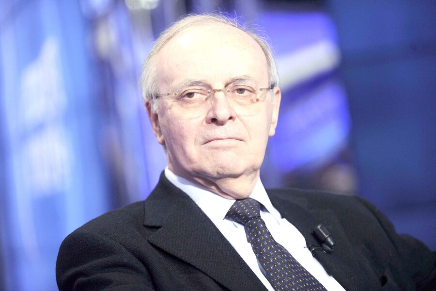 Tra un mese Davigo va in pensione, ma si incolla alla sua poltrona del Csm