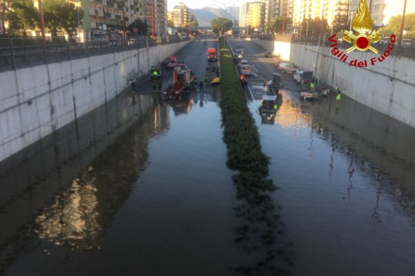 Bomba d’acqua a Palermo, strade sommerse: giallo dispersi