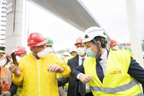 Conte fa partire i cantieri per provare a blindare il governo
