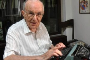 Nonno Giuseppe si laurea a 97 anni: “Ora la magistrale, non è mai troppo tardi”