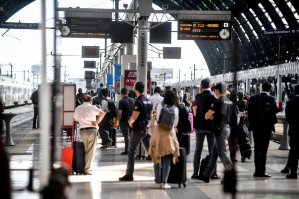 FOTO DI REPERTORIO Foto Claudio Furlan – LaPresse 
03 Giugno 2020 Milano (Italia) 
News
Riapertura delle regioni per la fase 2 dell’emergenza coronavirus
Nella foto: partenze e arrivi in Stazione Centrale

Photo Claudio Furlan – LaPresse
03 June 2020 Milan (Italy)
News
Reopening of the regions for phase 2 of the coronavirus emergency
In the photo: departures and arrivals in Central Station
