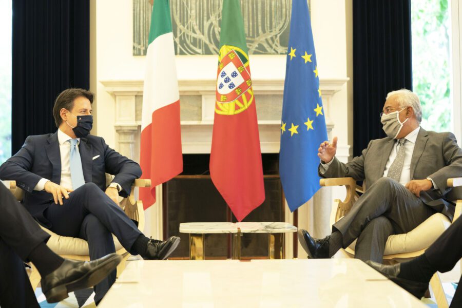 Foto Filippo Attili/Palazzo Chigi/LaPresse 07-07-2020 Lisbona, PortogalloPolitica Il Presidente del Consiglio Giuseppe Conte, è in visita a Lisbona per un incontro bilaterale con il Primo ministro della Repubblica Portoghese, António Costa, alle ore 18.30 presso il Palazzetto di São Bento. Seguirà una conferenza stampa congiunta.DISTRIBUTION FREE OF CHARGE – NOT FOR SALE – Obbligatorio citare la fonte LaPresse/Palazzo Chigi/Filippo Attili