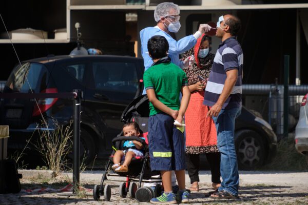 Foto Mauro Scrobogna /LaPresse
09-07-2020 Roma , Italia
Cronaca
Coronavirus, emergenza sanitaria . Bangladesh
Nella foto: cittadini della comunità del Bangladesh si sottopongono ai test covid-19

Photo Mauro Scrobogna /LaPresse
July 09, 2020  Rome, Italy
News
Coronavirus outbreak: health emergency, Bangladesh
In the picture: Citizens of the Bangladesh community undergo covid-19 tests