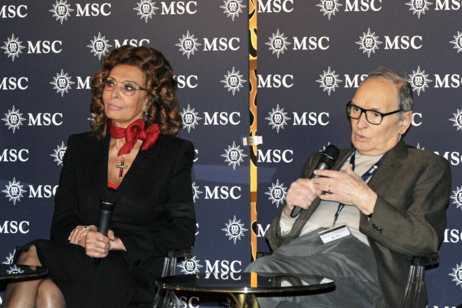 Foto Palli Fabio – LaPressecronaca24 03 2013 Genova Genova-Sofia Loren su Msc Preziosa in occasione del varo inauguraleNella foto Sofia Loren con Ennio Morricone e il comandante Bossi.