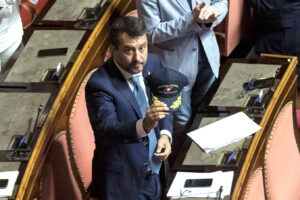 Salvini a processo per salvare la maggioranza, ma così si consegna il Senato ai Pm