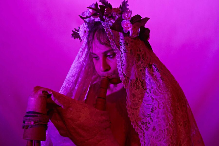 Storia dei ‘Femminielli’ al Napoli Teatro festival: in scena ‘Di Grazia’ indagine performativa sull’identità di genere al Sud