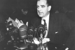 Il maccartismo è in mezzo a noi, stop al politicamente corretto