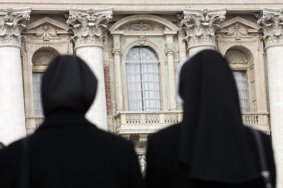 Sulle suore il papato di Francesco fa cadere un altro velo