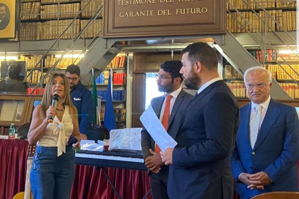 Musica come inclusione sociale, artisti e avvocati donano pianoforte e chitarre per minori a rischio