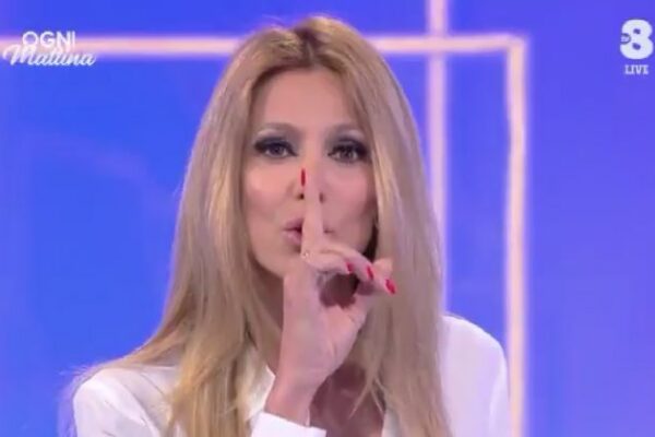Adriana Volpe replica a Giancarlo Magalli: “Zittirmi è mancanza di rispetto per le donne”