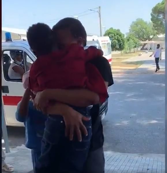 Il coraggio di Juniò, a 6 anni attraversa il Mediterraneo per abbracciare la madre