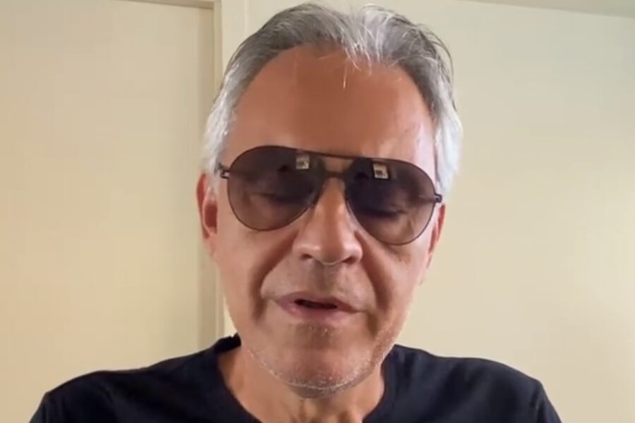 Dal negazionismo alle scuse, Bocelli riscopre il coronavirus: “Volevo dire altro”