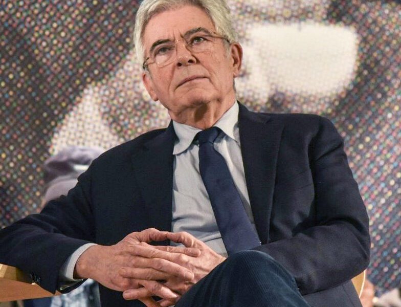 “Berlusconi ‘fucilato’ dallo stesso plotone che fece fuori Craxi”, l’accusa di Claudio Martelli