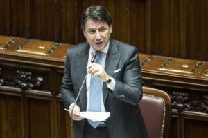 Conte alla Camera: “Dl Semplificazioni madre di tutte le riforme, nessun legame tra Mes e tasse”