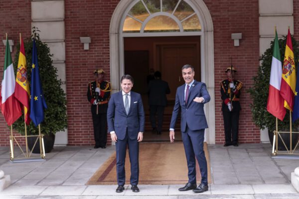 Alleanza Conte-Sanchez per il Recovery Fund: “Pacchetto di aiuti da approvare entro luglio”