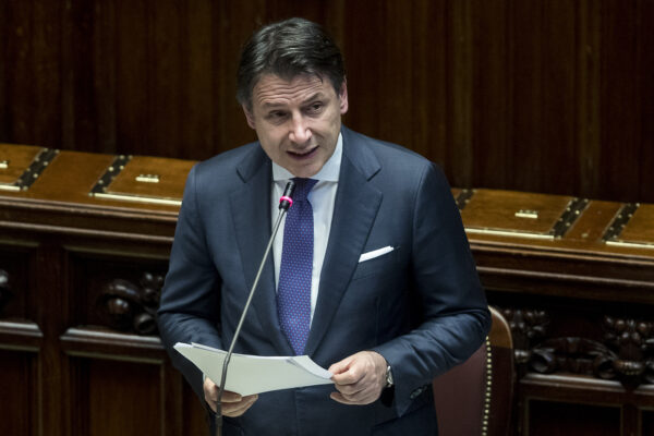 Stato di emergenza, Conte incassa il sì del Senato: “Inevitabile, virus continua a circolare”
