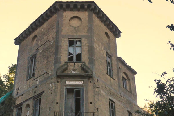 I misteri di Villa “La Decina” ai Camaldoli, dal pagamento del dazio ai simboli templari e massonici