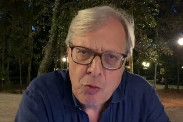 Vittorio Sgarbi risponde a Vincenzo De Luca: “Non c’è situazione di emergenza”