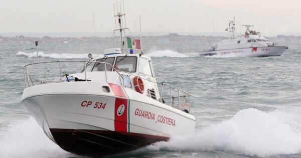 Terribile scontro tra motoscafo e barca a vela: un morto e una dispersa nell'incidente all'Argentario - Il Riformista