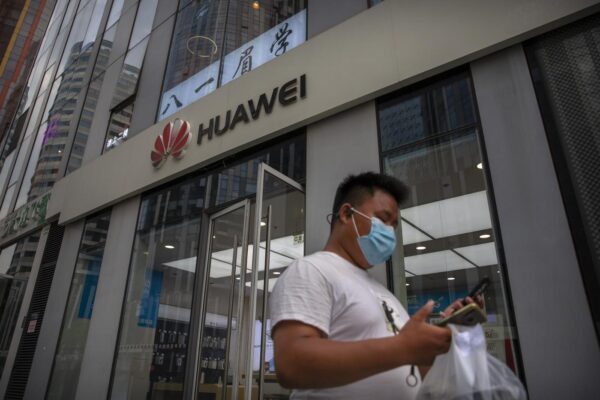 Il colosso cinese Huawei escluso in Gran Bretagna dalle forniture per la nuova rete 5G