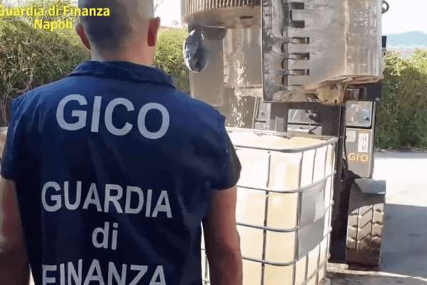 Terrorismo grazie alla ‘droga della Jihad’, a Salerno sequestrata l’anfetamina dell’Isis: vale un miliardo Terrorismo grazie alla ‘droga della Jihad’, a Salerno sequestrata l’anfetamina dell’Isis: vale un miliardo