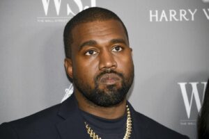 Il rapper Kanye West sfida Trump e Biden: “Sono in corsa per la presidenza degli Stati Uniti”