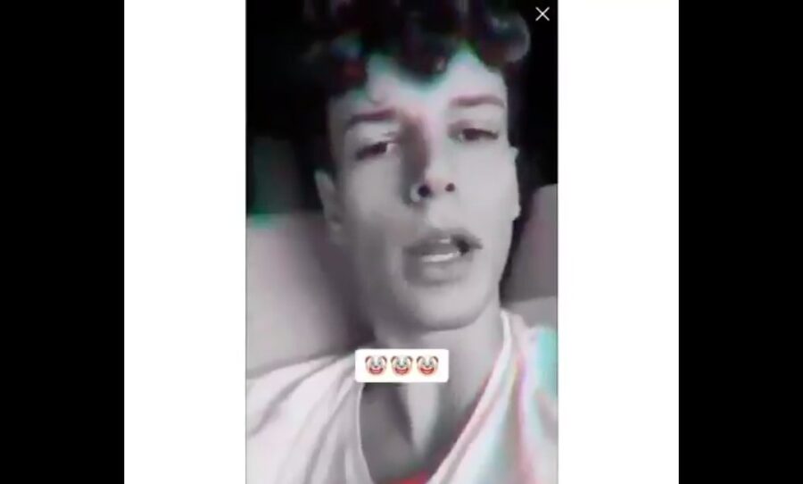 “Orangotango, ne**a di me**a”, i violenti insulti sessisti e razzisti nel video virale del calciatore