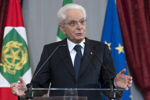 Il monito di Mattarella sul Coronavirus: “Libertà non è fare ammalare gli altri, non dimentichiamo le vittime”