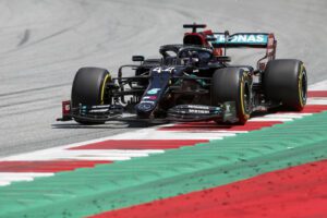 Formula 1, dominio Mercedes nelle qualifiche: prima fila Bottas-Hamilton. Male le Ferrari