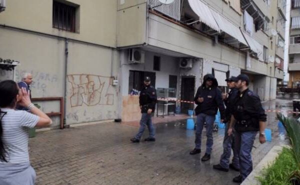 foto di repertorio del rione Conocal. Nelle immagini gli attimi successivi all’omicidio di Annunziata D’Amico