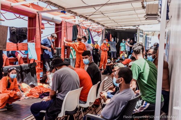 Ocean Viking in stato d’emergenza con 180 migranti: da lunedì trasferimento su nave-quarantena Ocean Viking in stato d’emergenza con 180 migranti: da lunedì trasferimento su nave-quarantena