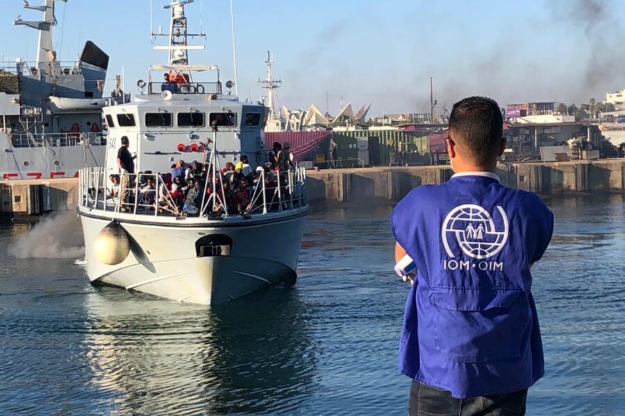 La Guardia costiera libica spara e uccide tre migranti: erano stati intercettati e riportati a terra