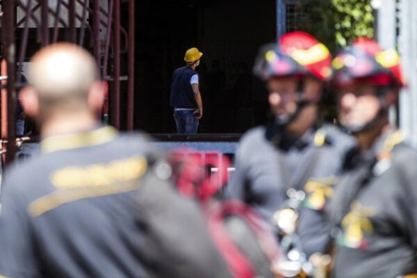 Gustavo è volato giù ed è morto, gli operai a 67 anni non hanno le ali…