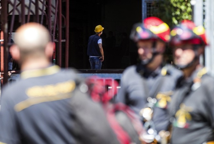 Gustavo è volato giù ed è morto, gli operai a 67 anni non hanno le ali…