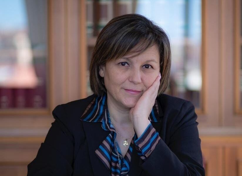 La deputata grillina Aiello paragona testimoni di giustizia agli ebrei di Auschwitz: “Loro fortunati a essere uccisi”